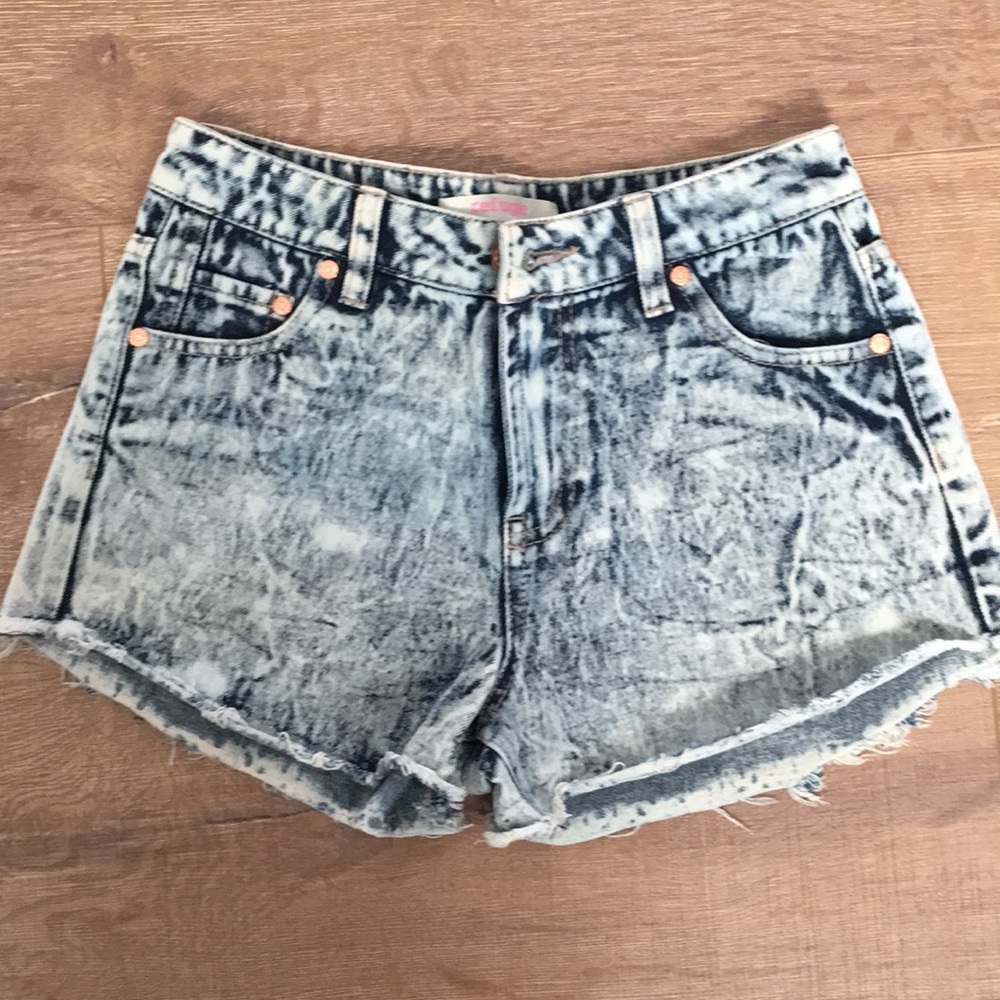 Refuge Short